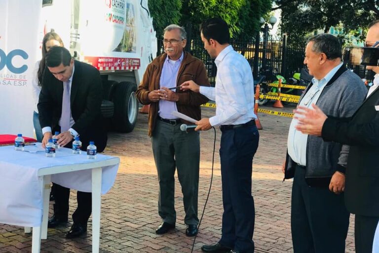 61776339_2323774587698663_7321147823368437760_n-960x640